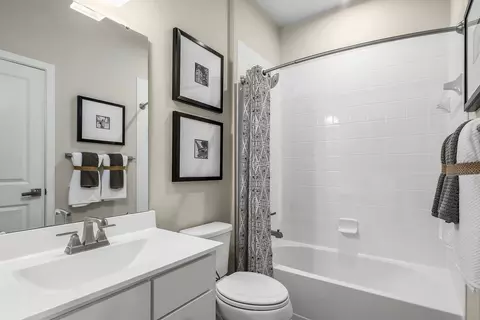 Bath - 2901 Waterview Ave, Baltimore, MD 21230 photo 4 of 7