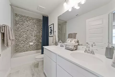 Bath - 7304 Poplar Dr, Argyle, TX 76226 photo 2 of 3