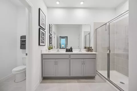 Bath - 1390 E Lakeview Ave, Eustis, FL 32726 photo 4 of 4