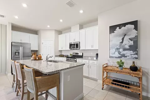 Kitchen - 1390 E Lakeview Ave, Eustis, FL 32726 photo 2 of 2