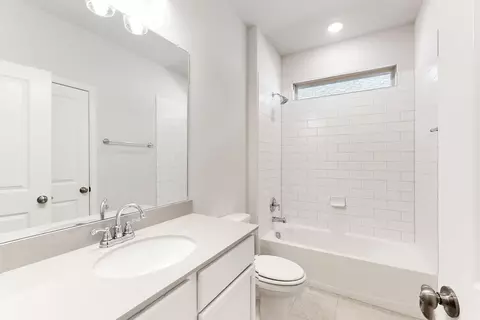 Bath - 209 Ogden Dr, Haslet, TX 76052 photo 2 of 4