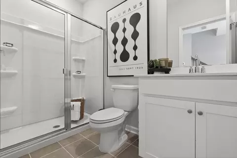 Bath - 621 Oak Bluff Dr, Cumming, GA 30040 photo 6 of 8
