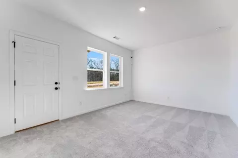 Living - 621 Oak Bluff Dr, Cumming, GA 30040 photo 2 of 4