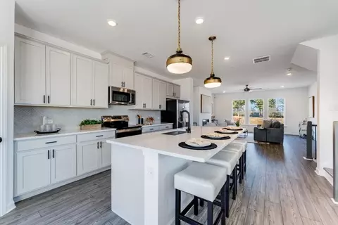 621 Oak Bluff Dr, Cumming, GA 30040