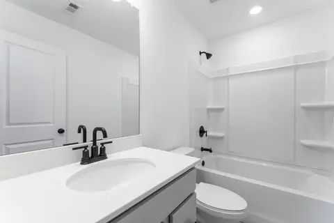 Bath - 621 Oak Bluff Dr, Cumming, GA 30040 photo 3 of 8