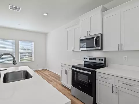 Kitchen - 12883 Gondala St, Elberta, AL 36530 photo 2 of 5