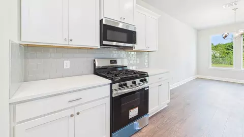 Kitchen - 1601 Eagle Ave, Westlake, LA 70669 photo 2 of 5