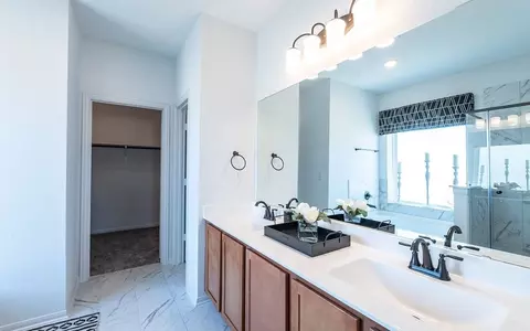 Bath - 110 Olympic Park Dr, Kyle, TX 78640 photo 3 of 9