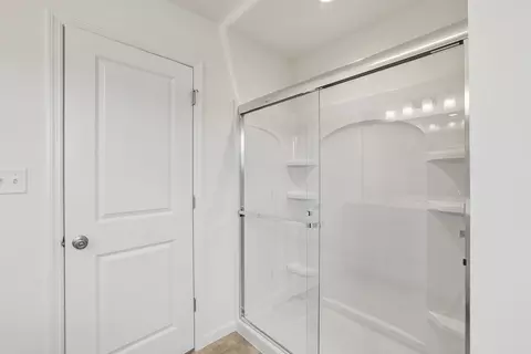 Bath - 2308 Castle Hill Dr, Rolla, MO 65401 photo 4 of 5