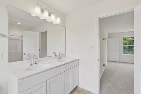 Bath - 2308 Castle Hill Dr, Rolla, MO 65401 photo 3 of 5
