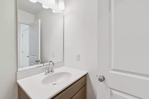 Bath - 2308 Castle Hill Dr, Rolla, MO 65401 photo 1 of 5
