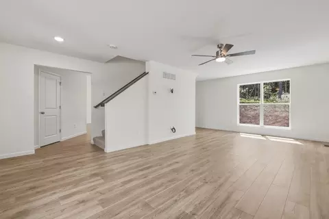 Living - 2308 Castle Hill Dr, Rolla, MO 65401 photo 2 of 5