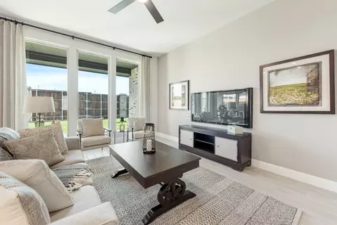 Living - 112 Sweetwater Dr, Commerce, TX 75428 photo 2 of 4