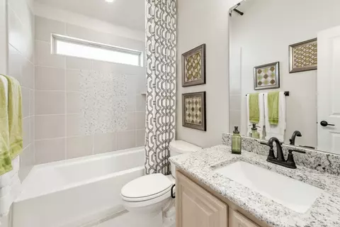 Bath - 112 Sweetwater Dr, Commerce, TX 75428 photo 1 of 6