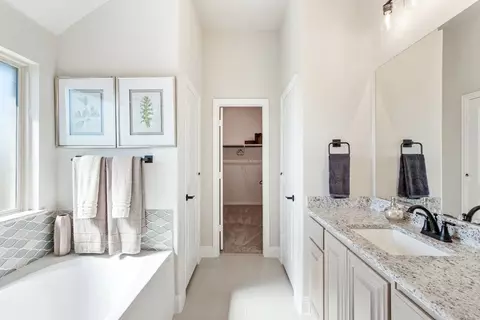 Entry Way - 112 Sweetwater Dr, Commerce, TX 75428 photo 3 of 5