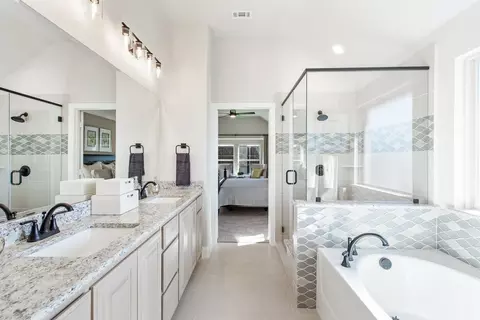 Bath - 112 Sweetwater Dr, Commerce, TX 75428 photo 4 of 6