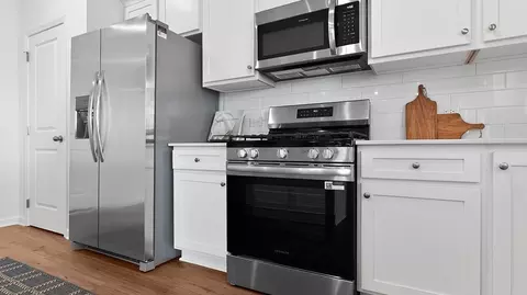 Kitchen - 605 Mabry Creek Ln, Jackson, GA 30233 photo 2 of 5