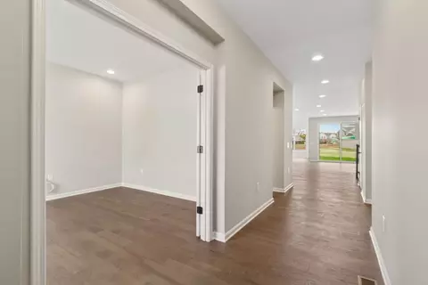 5530 White Pine Ln, Hamilton, OH 45011