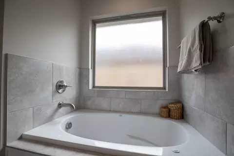 Bath - 15413 Bedford Rd, Edmond, OK 73013 photo 20 of 22