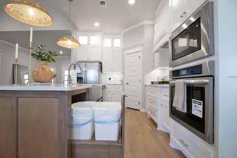 Kitchen - 15413 Bedford Rd, Edmond, OK 73013 photo 13 of 13