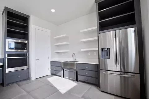 Kitchen - 15413 Bedford Rd, Edmond, OK 73013 photo 9 of 13