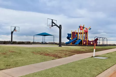 View/Area - 15413 Bedford Rd, Edmond, OK 73013 photo 3 of 10