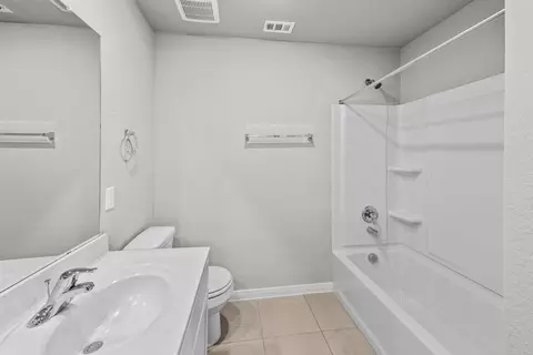 Bath - 13502 Playa Ave, Von Ormy, TX 78073 photo 1 of 3