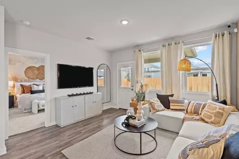 Living - 5519 Franklin Hls, Von Ormy, TX 78073 photo 2 of 4