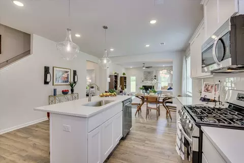 Kitchen - 1190 Curlew Cir, Sumter, SC 29150 photo 4 of 4
