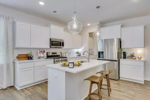 Kitchen - 1190 Curlew Cir, Sumter, SC 29150 photo 3 of 4