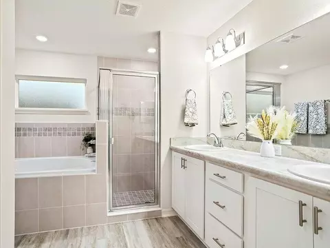 Bath - 5548 Cedar Crest Way, Saint Cloud, FL 34772 photo 3 of 3