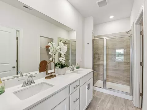 Bath - 2638 Celestial Dr, Newton, NC 28658 photo 2 of 3