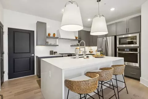 Kitchen - 14966 Deco Cir, Chantilly, VA 20151 photo 8 of 9
