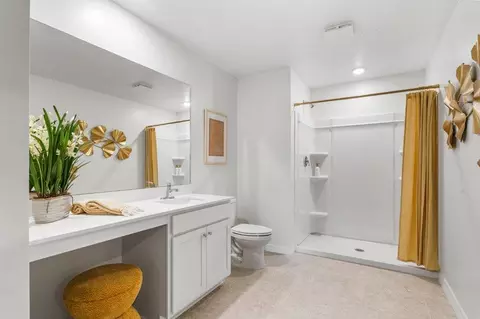 Bath - 927 Leatherhead Dr, Dundee, FL 33838 photo 1 of 3