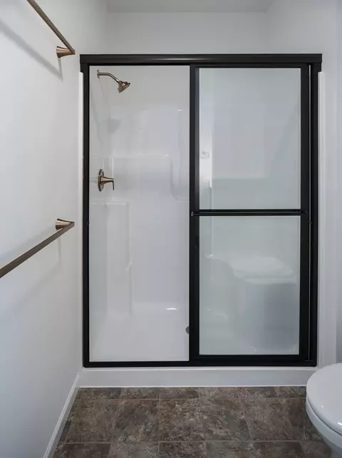Bath - 800 Orchard Rd, Lititz, PA 17543 photo 3 of 11