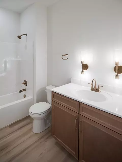 Bath - 800 Orchard Rd, Lititz, PA 17543 photo 2 of 11