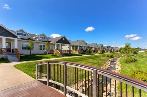 9764 Regatta Ln, Johnston, IA 50131