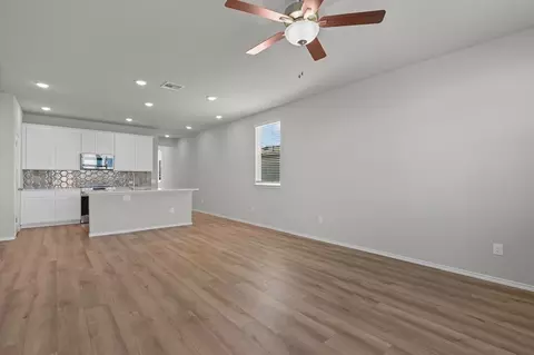 Living - 13307 Audrey Hbr, Von Ormy, TX 78073 photo 3 of 3