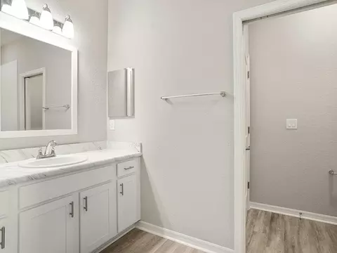 Bath - 754 SW 77th Cir, Ocala, FL 34474 photo 1 of 4