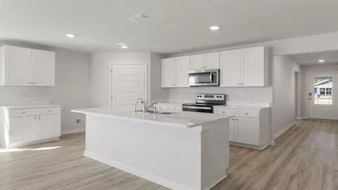 Kitchen - 3776 Deltona Blvd, Chipley, FL 32428 photo 3 of 7