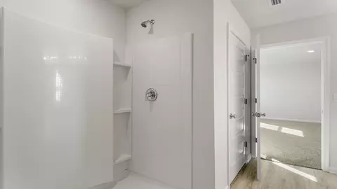 Bath - 3776 Deltona Blvd, Chipley, FL 32428 photo 1 of 3