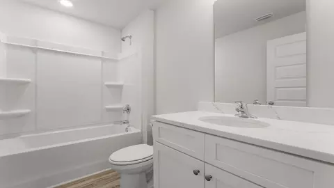 Bath - 3776 Deltona Blvd, Chipley, FL 32428 photo 2 of 3