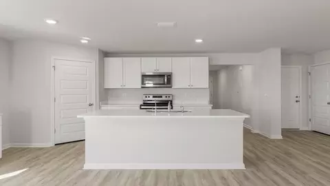 Kitchen - 3776 Deltona Blvd, Chipley, FL 32428 photo 4 of 7