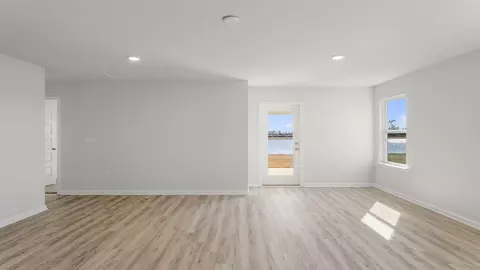 Living - 3776 Deltona Blvd, Chipley, FL 32428 photo 2 of 3