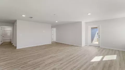 Living - 3776 Deltona Blvd, Chipley, FL 32428 photo 1 of 3