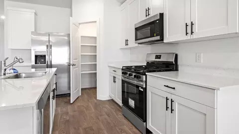 Kitchen - 10726 Sage Bend Dr, Beasley, TX 77417 photo 1 of 2