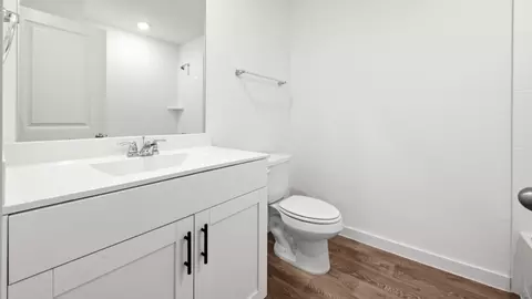 Bath - 10726 Sage Bend Dr, Beasley, TX 77417 photo 3 of 7