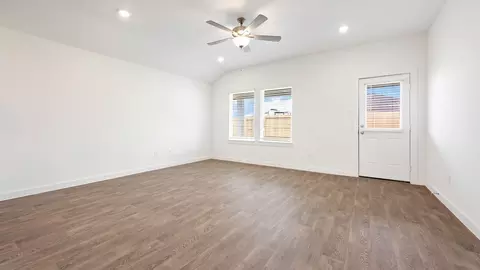 Living - 10726 Sage Bend Dr, Beasley, TX 77417 photo 2 of 3