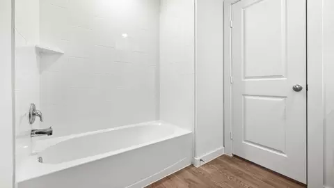 Bath - 10726 Sage Bend Dr, Beasley, TX 77417 photo 4 of 7