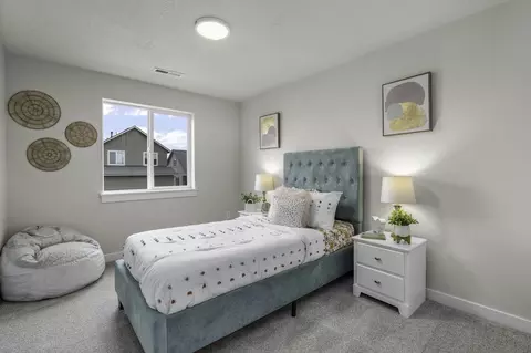 Bedroom - Strong Road, Spokane, WA 99208 photo 6 of 7